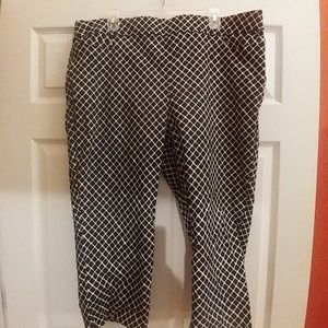 Kim Rogers Curvy Black White Capris 18W